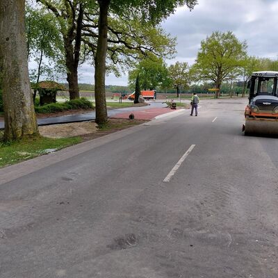 Bild vergr&ouml;&szlig;ern: Asphaltierungsarbeiten im Kreuzungsbereich 3