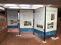 Bild vergr&ouml;&szlig;ern: Schautafeln der Ausstellung &raquo;Flucht und Vertreibung&laquo; (Volksbund Deutsche Kriegsgr&auml;berf&uuml;rsorge e.V.)