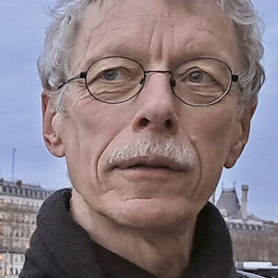 Bild vergr&ouml;&szlig;ern: Portraitfoto von Ulli Flessel
